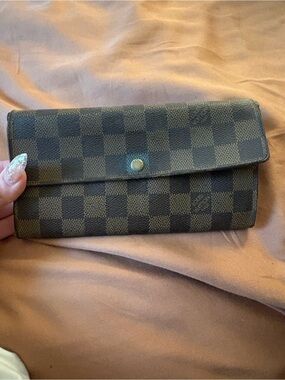 Authentic Louis Vuitton Sarah long wallet